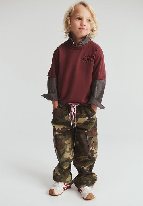 Cotton On - Jonny Short Sleeve Graphic Print Tee - Bordeaux/Bro