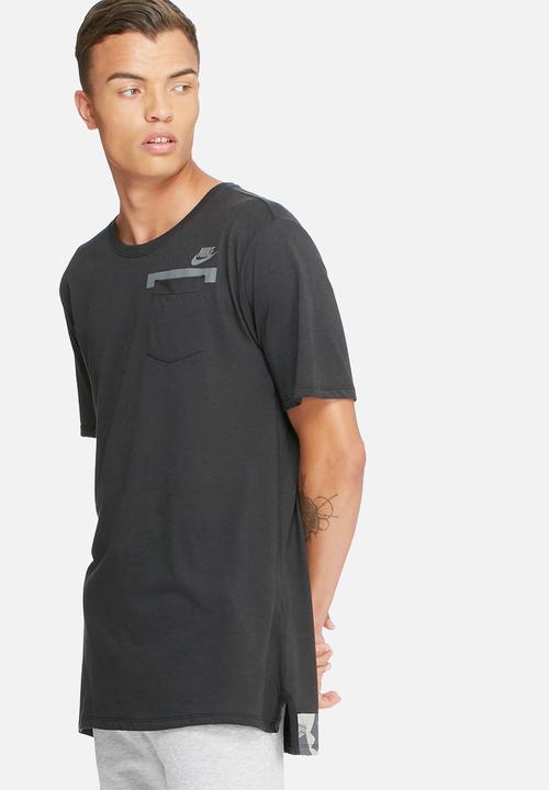 Nike - Badlands drop hem tee