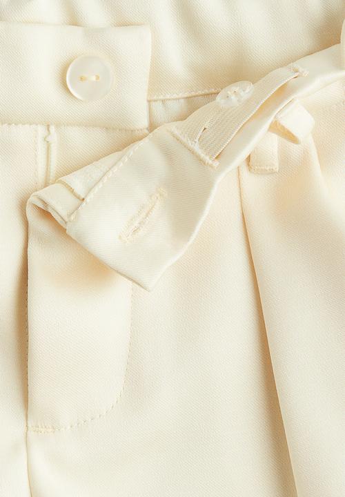 H&M - Pleated shorts - light yellow
