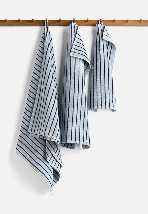 H&M - Striped bath towel - light blue/striped 