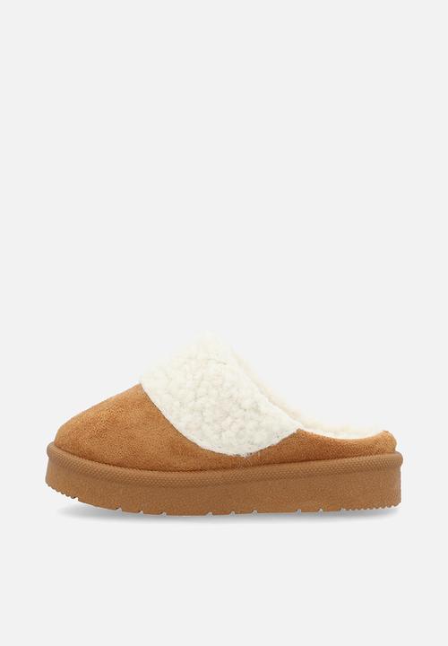 Pop Candy - Sherpa lined slippers - tan