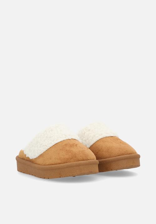 Pop Candy - Sherpa lined slippers - tan