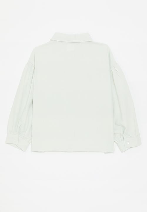 Pop Candy - Lift-away yoke shirt with embroidered daisies - pastel tea green 