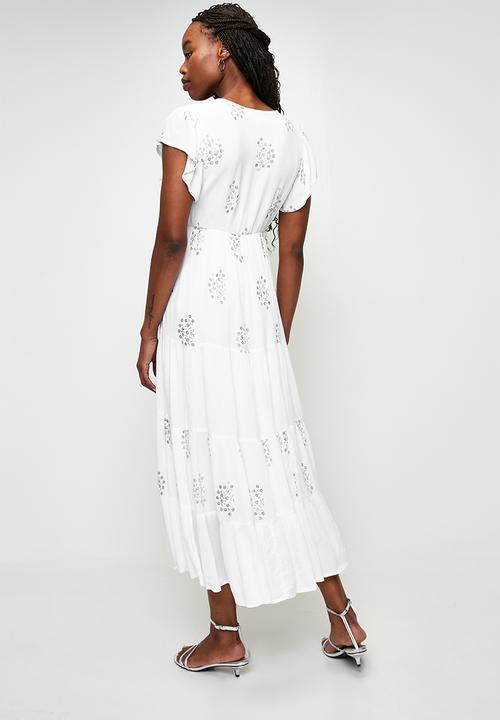 Stella Morgan - Flutter Sleeve V-Neck Maxi Dress With Multiple Tiers Gold Sequin - White