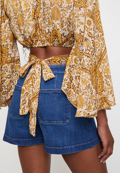 MANDI - Extreme Bell Sleeve With Tie Front D-Ring Detail - Mustard