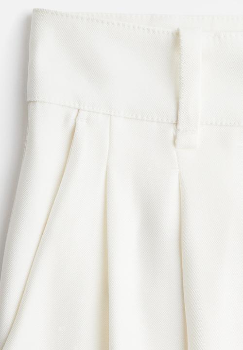 H&M - Tailored bermuda shorts - white