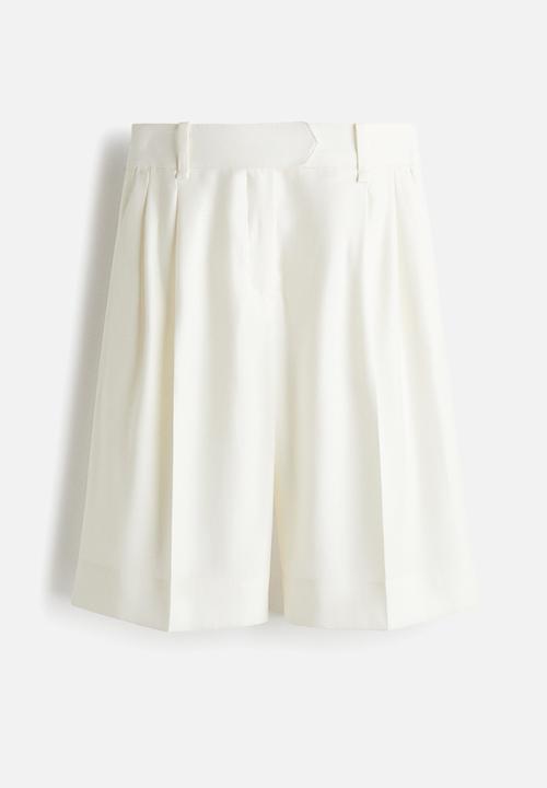 H&M - Tailored bermuda shorts - white
