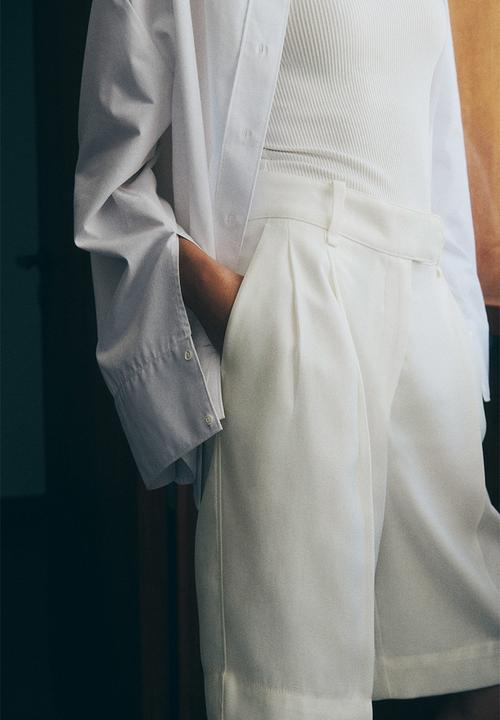 H&M - Tailored bermuda shorts - white