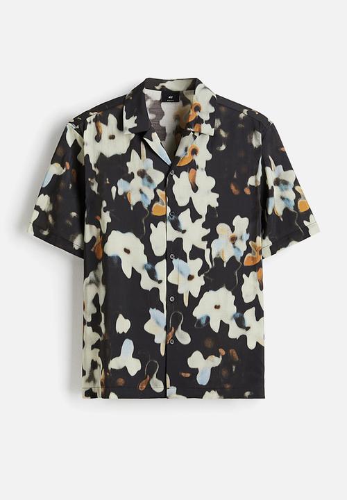 H&M - Regular fit patterned resort shirt - black floral 