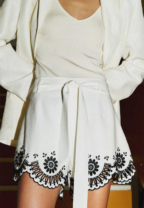H&M - Embroidered twill shorts - white/black