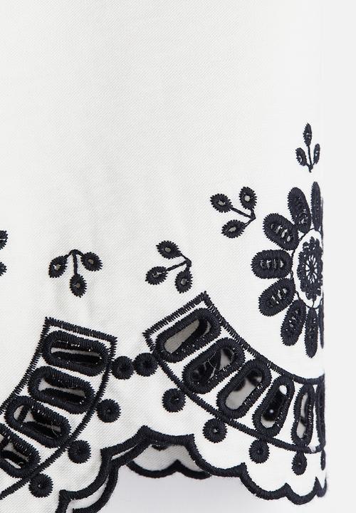 H&M - Embroidered twill shorts - white/black