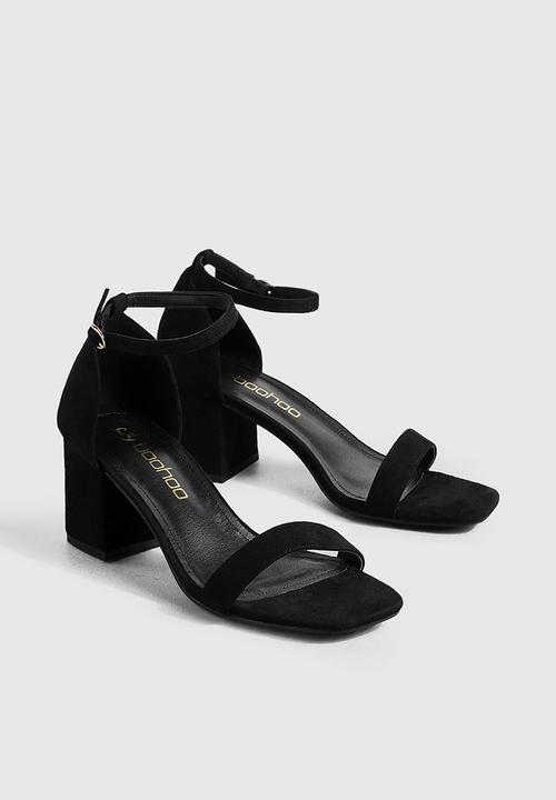 boohoo - Low block barely there heels - black