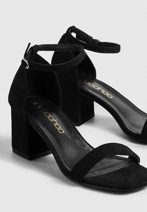boohoo - Low block barely there heels - black