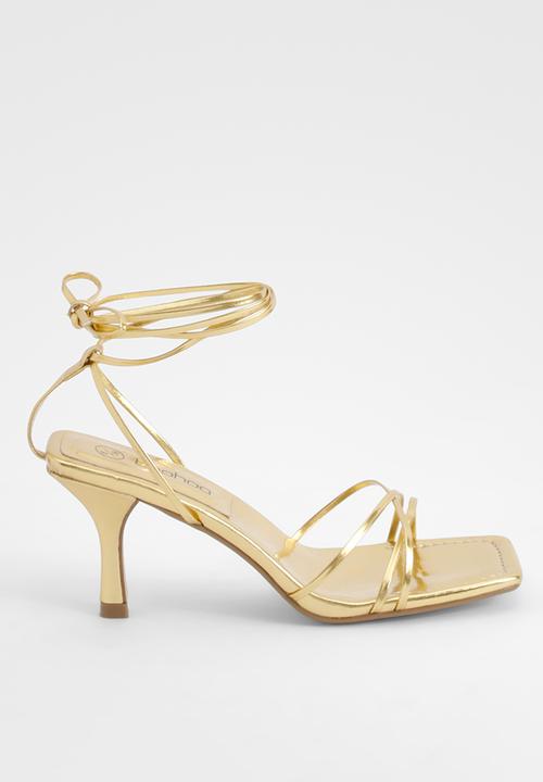 boohoo - Low skinny strap wrap up heels - gold