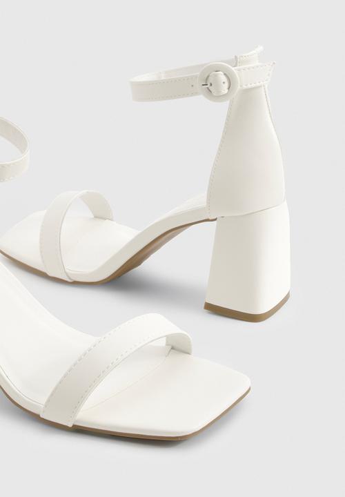 boohoo - Wide fit round buckle 2 part block heels - white