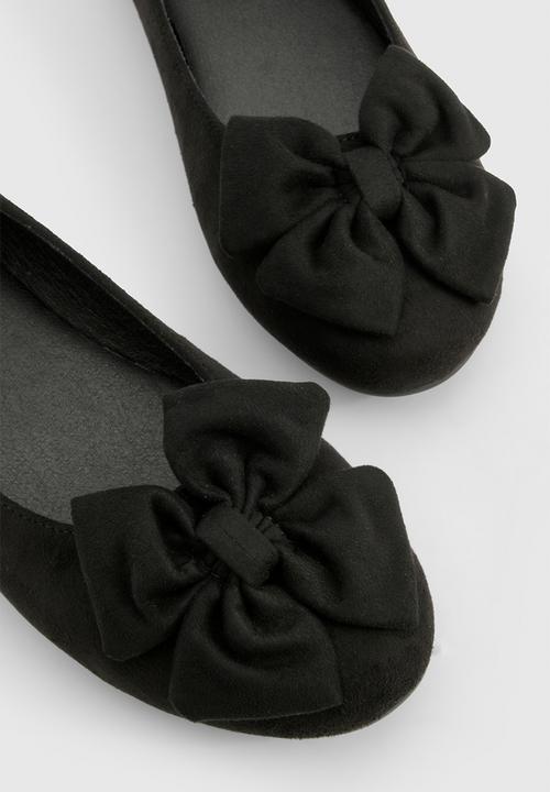 boohoo - Wide fit faux suede bow round toe ballerina - black