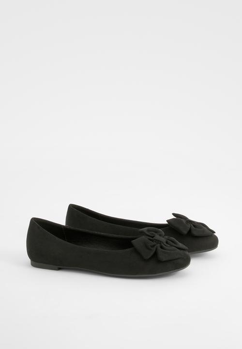 boohoo - Wide fit faux suede bow round toe ballerina - black