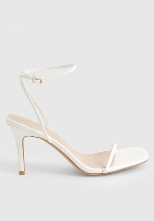 boohoo - Wide fit barely there low stiletto heels - white