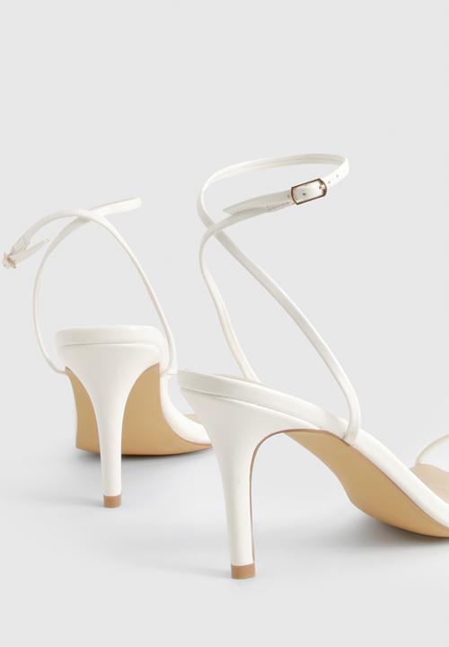 boohoo - Wide fit barely there low stiletto heels - white