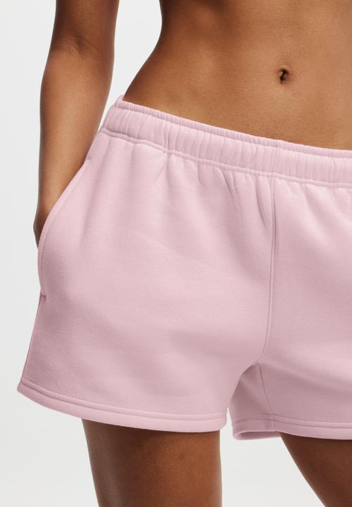 Cotton On - Plush Essential Gym Short - Cherry Dream