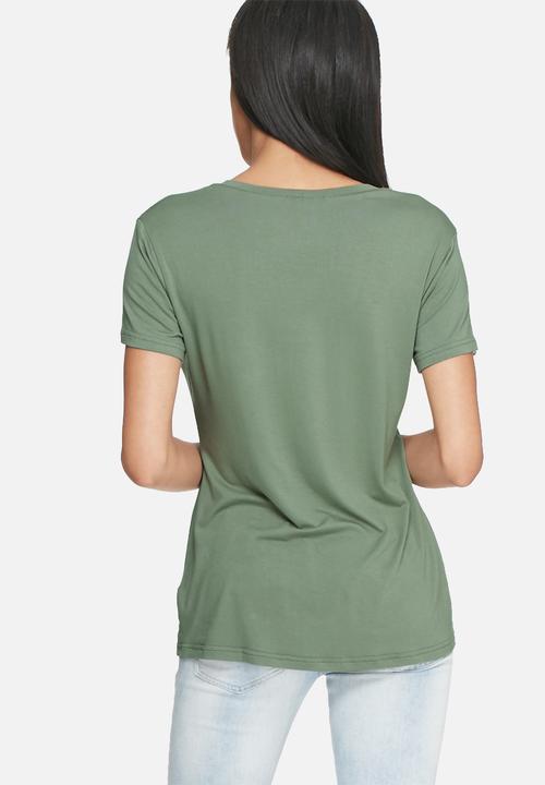 dailyfriday - Front pocket badge tee