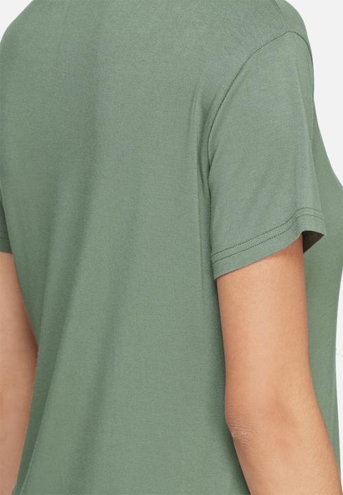 dailyfriday - Front pocket badge tee