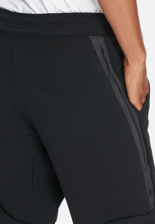 Nike - Tech fleece shorts
