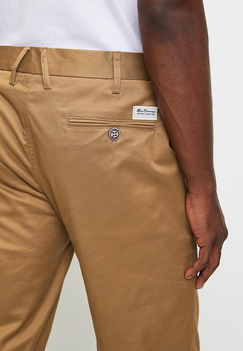 Ben Sherman - ESSENTIAL BEN SHERMAN CHINO PANT - CAMEL