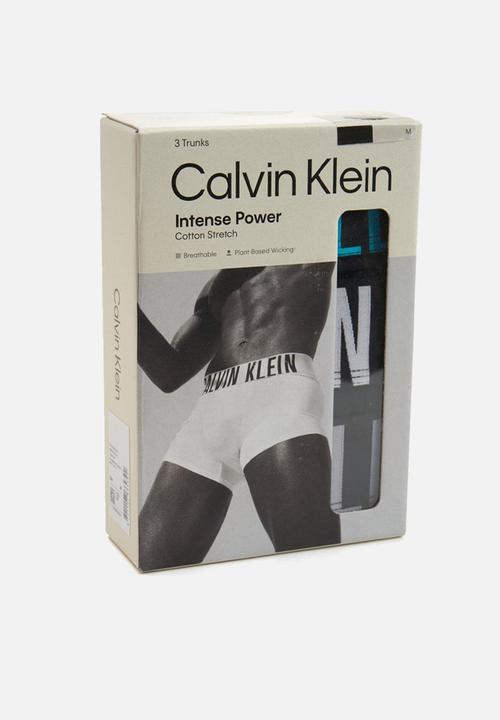 Calvin Klein - TRUNK 3PK - BLACK W/ HARBOR MIST LOGO/ BLACK W/ WHITE LOGO/ BLACK W/ CHILLY BLUE LOGO