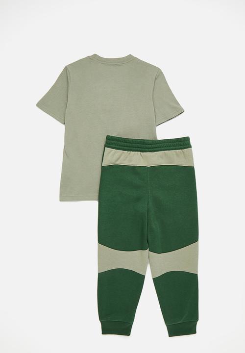 Nike - Nike tee and fleece pants set - fir