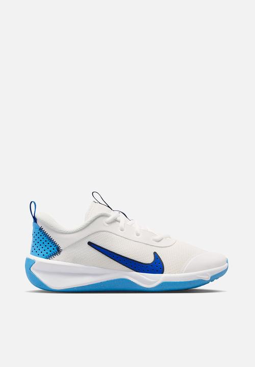 オレミープレミアムーフカット（オーガニクコットン Nike omni multi-court - summit white/game royal-midnight navy