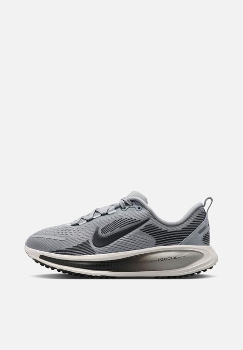 Nike - Nike Vomero 18 Grade School
