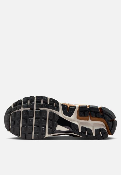 Nike - Nike Zoom Vomero 5