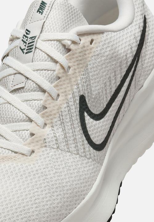 Nike - Nike Run Defy