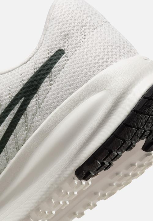 Nike - Nike Run Defy