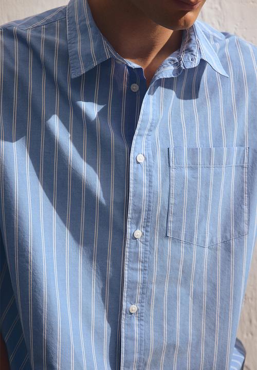 H&M - Regular fit boxy-style poplin shirt - light blue striped