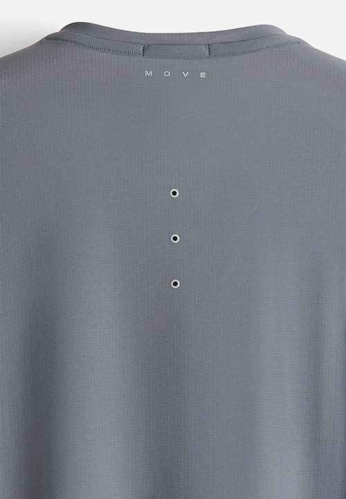 H&M - Regular fit running t-shirt with drymove™ - grey