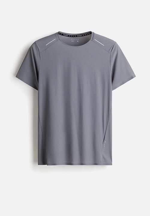 H&M - Regular fit running t-shirt with drymove™ - grey