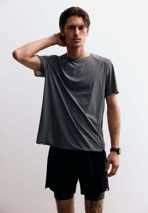 H&M - Regular fit running t-shirt with drymove™ - grey