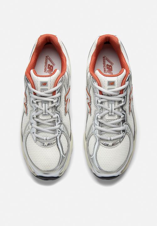 New Balance  - U740 v1