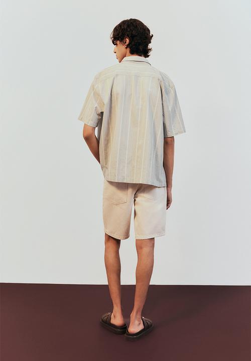 H&M - Regular fit short-sleeved shirt - greige striped