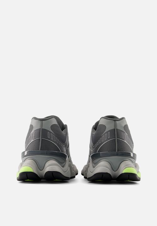 New Balance  - 9060