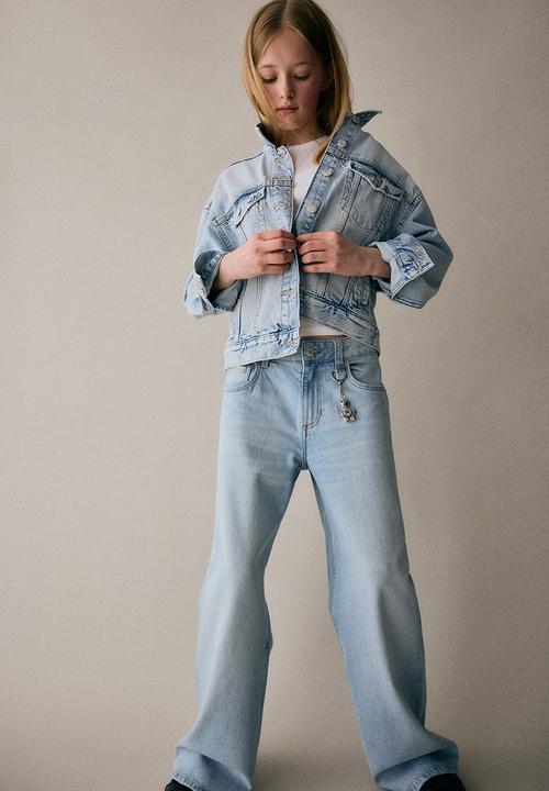 H&M - Baggy fit bootcut leg jeans - light denim blue teddy bear