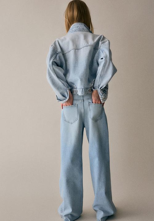 H&M - Baggy fit bootcut leg jeans - light denim blue teddy bear