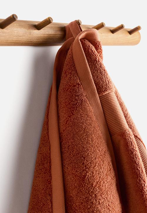 H&M - Soft terry bath sheet - red,orange