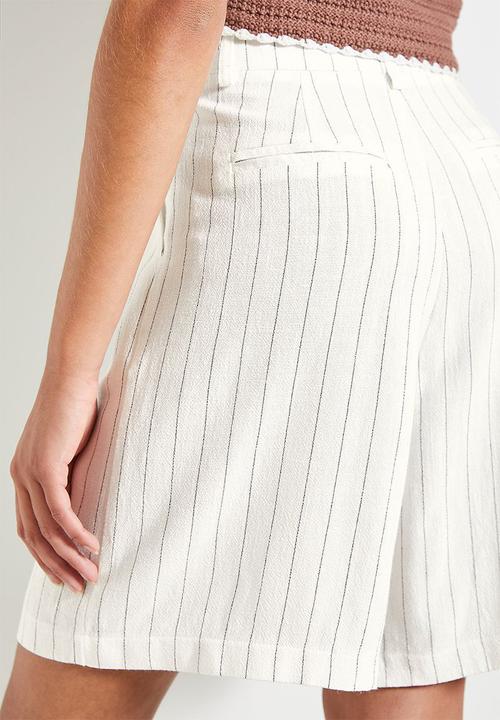 Superbalist - Easy pinstripewalkshorts (co-ord) - milk pinstripe