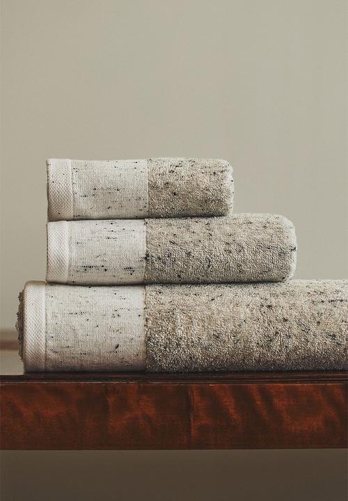 H&M - Cotton bath towel with neps - light grey/patterned