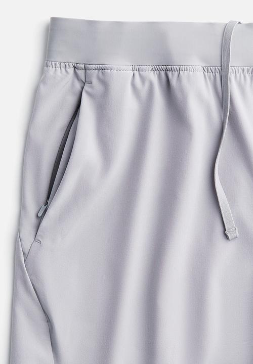 H&M - Mid-length sports shorts with drymove™ - grey
