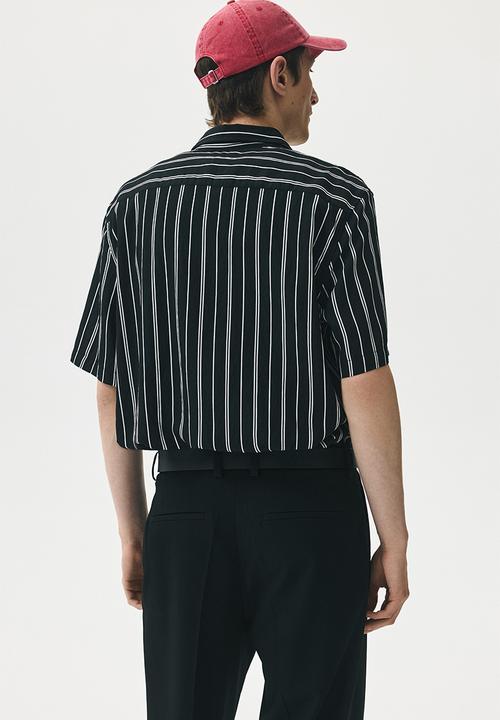 H&M - Regular fit short-sleeved shirt - black/striped