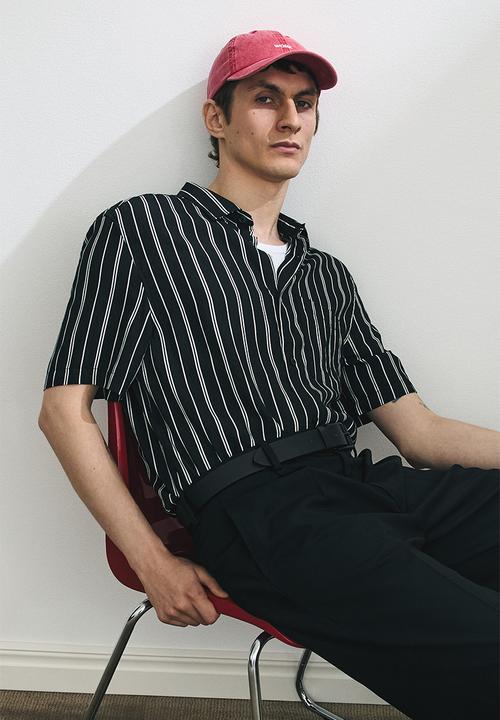 H&M - Regular fit short-sleeved shirt - black/striped